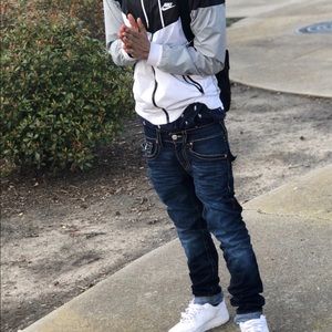 Meet your Posher, Beau